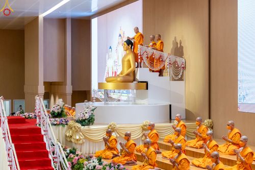 ภาพ No.84750:พิธีบรรจุพระบรมสารีริกธาตุภายในเกตุดอกบัวตูม องค์พระประธาน ณ ห้องแก้วสารพัดนึก 2 วัดพระธรรมกาย ในวันอาสาฬหบูชา อังคารที่ 1 สิงหาคม พ.ศ.2566