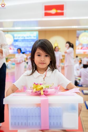 ภาพ No.280507:วันที่ 28 ธันวาคม พ.ศ.2568 พิธีถวายอุปกรณ์ทำความสะอาด ณ ห้องแก้วสารพัดนึก วัดพระธรรมกาย