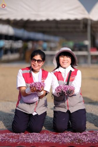 ภาพ No.301551:ภาพเบื้องหลังอาสาสมัครรวมใจ ชุดที่ 4 ในโครงการธรรมยาตรา กตัญญูบูชา มหาปูชนียาจารย์ พระมงคลเทพมุนี(สด จนฺทสโร) พระผู้ปราบมาร อนุสรณ์สถาน 7 แห่ง ปีที่ 14