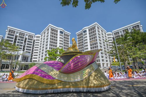 ภาพ No.304544:วันที่ 25 มกราคม พ.ศ. 2569 พิธีต้อนรับพระธรรมยาตรา (ภาพชุดที่ 2) รร.สามัคคีราษฏร์บำรุง-วัดพระธรรมกาย ในโครงการธรรมยาตรา กตัญญูบูชา มหาปูชนียาจารย์ พระมงคลเทพมุนี(สด จนฺทสโร) พระผู้ปราบมาร อนุสรณ์สถาน 7 แห่ง ปีที่ 14