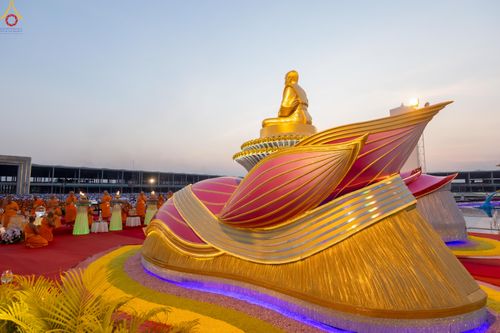 ภาพ No.307621:วันที่ 31 มกราคม พ.ศ. 2569 พิธีจุดประทีปธรรมถวายเป็นพุทธบูชา  และบูชาธรรมมหาปูชนียาจารย์ (ภาพชุดที่ 2) ณ วัดพระธรรมกาย ปทุมธานี ในโครงการธรรมยาตรา กตัญญูบูชา มหาปูชนียาจารย์ พระมงคลเทพมุนี(สด จนฺทสโร) พระผู้ปราบมาร อนุสรณ์สถาน 7 แห่ง ปีที่ 14