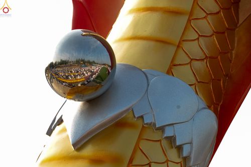 ภาพ No.299544:วันที่ 18 มกราคม พ.ศ. 2569 พิธีต้อนรับพระธรรมยาตรา (ภาพชุดที่ 2) ณ อนุสรณ์สถานลำดับที่ 5  สถานที่เผยแผ่วิชชาธรรมกายครั้งแรก อนุสรณ์สถานบางปลา วัดบางปลา อำเภอบางเลน จังหวัดนครปฐม ในโครงการธรรมยาตรา กตัญญูบูชา มหาปูชนียาจารย์ พระมงคลเทพมุนี(สด จนฺทสโร) พระ