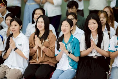 ภาพ No.243171:วันพฤหัสบดีที่ 4 กันยายน พ.ศ. 2568 เวลา 07.00-08.15 น. มหาวิทยาลัยเกษตรศาสตร์ กำแพงแสน ร่วมทำบุญตักบาตร Freshy KU85 พระสงฆ์ 85 รูป