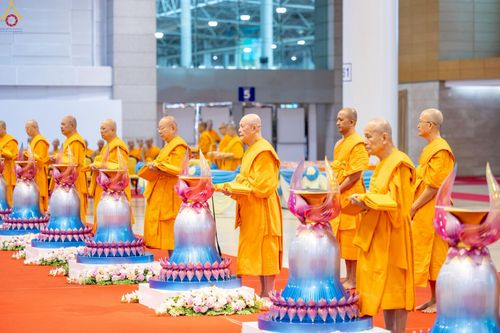 ภาพ No.277593:วันอาทิตย์ต้นเดือนที่ 7 ธันวาคม พ.ศ.2568 พิธีทอดผ้าป่าต้นสมบัติจักรพรรดิ ณ สภาธรรมกายสากล วัดพระธรรมกาย