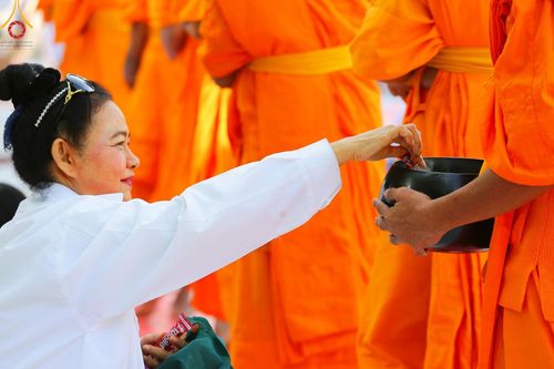 ภาพ No.193069:พิธีตักบาตรพระธรรมยาตรา ณ อนุสรณ์สถานคลองบางนางแท่น อ.สามพราน จ.นครปฐม ในโครงการธรรมยาตรา กตัญญูบูชา มหาปูชนียาจารย์ พระมงคลเทพมุนี(สด จนฺทสโร) พระผู้ปราบมาร อนุสรณ์สถาน 7 แห่ง ปีที่ 13 วันที่ 11 มกราคม พ.ศ.2568