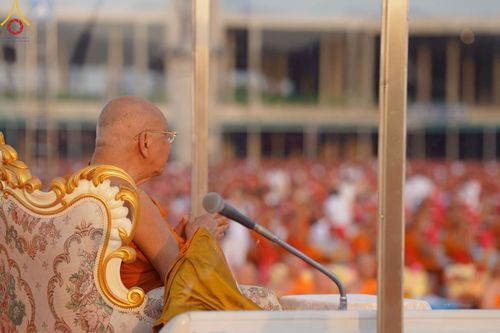 ภาพ No.221672:วันอังคารที่ 22 เมษายน พ.ศ. 2568 ภาพพิธีถวายมหาสังฆทานคณะสงฆ์ 40,000 กว่าวัดทั่วประเทศ เนื่องในวันคุ้มครองโลก ชุดที่ 2 (ปลื้มให้สมการรอคอย) ณ ลานธรรมพระมหาธรรมกายเจดีย์ วัดพระธรรมกาย