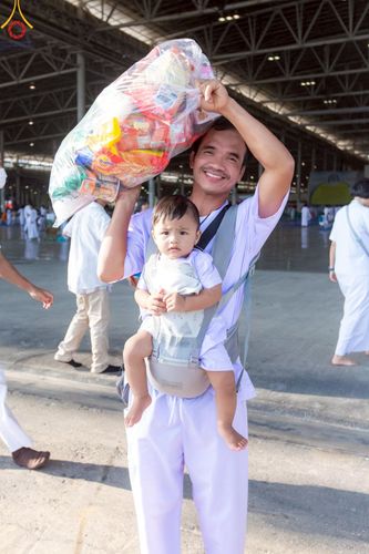 ภาพ No.222082:วันที่ 4 พฤษภาคม พ.ศ. 2568 พิธีตักบาตร เนื่องในวันอาทิตย์ต้นเดือน ณ บ้านแก้วเรือนทองคุณยายฯ วัดพระธรรมกาย