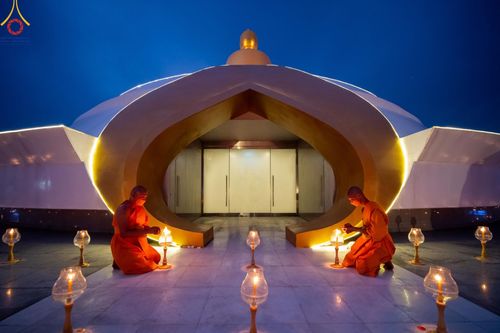 ภาพ No.118296:พิธีจุดประทีปถวายเป็นพุทธบูชา และบูชาธรรมมหาปูชนียาจารย์ พระมงคลเทพมุนี(สด จนฺทสโร) วันที่ 24 มกราคม พ.ศ. 2567 ณ อนุสรณ์สถานบางปลา อ.บางเลน จ.นครปฐม