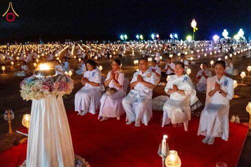 ภาพ No.266213:วันพุธที่ 5 พฤศจิกายน พ.ศ. 2568 (วันพระ ขึ้น 15 ค่ำ เดือน 12) พิธีจุดประทีปโคมลาน, โคมลอย และลอยกระทง ถวายประทีปเป็นพุทธบูชา สร้างความสว่างไสวให้กับแผ่นดินด้วยแสงธรรม ณ พุทธอุทยานนานาชาติ จังหวัดหนองคาย