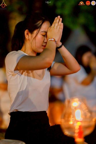 ภาพ No.224590:วันจันทร์ที่ 12 พฤษภาคม พ.ศ. 2568  ชาวพุทธในอินโดนีเซีย ร่วมฉลองวิสาขบูชาจุดประทีปกว่า 200,000 ดวง ณ พระมหาเจดีย์บรมพุทโธ  เจริญพุทธมนต์ถวาย “พระวชิรเกล้าเจ้าอยู่หัว”