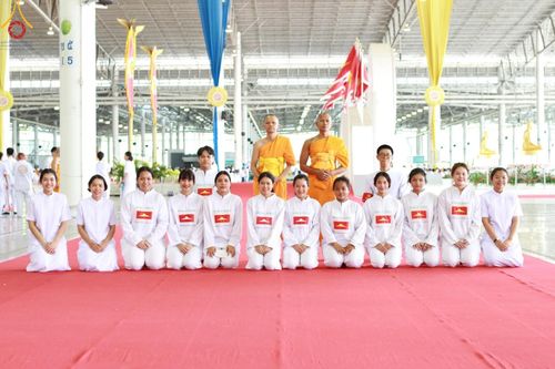 ภาพ No.134686:V.35 เพื่อบุญต้นเดือน การรับบุญของเจ้าหน้าที่หน่วยงานต่างๆ เพื่องานบุญวันอาทิตย์ต้นเดือน ณ วัดพระธรรมกาย วันที่ 7 เมษายน พ.ศ. 2567