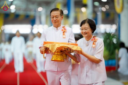 ภาพ No.134415:พิธีทอดผ้าป่าสมทบ มหาสังฆทาน 10,000 วัด ทั่วไทย วันอาทิตย์ต้นเดือนที่ 7 เมษายน พ.ศ.2567 ณ ห้องแก้วสารพัดนึก 1 สภาธรรมกายสากล  วัดพระธรรมกาย จ.ปทุมธานี