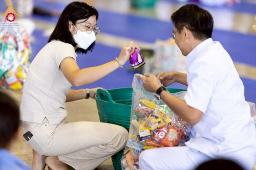 ภาพ No.223453:วันวิสาขบูชา วันอาทิตย์ที่ 11 พฤษภาคม พ.ศ. 2568 พิธีตักบาตร และปฎิบัติธรรม ณ สภาธรรมกายสากล วัดพระธรรมกาย