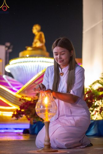 ภาพ No.122332:พิธีจุดประทีปถวายเป็นพุทธบูชา และบูชาธรรมมหาปูชนียาจารย์ พระมงคลเทพมุนี(สด จนฺทสโร) ในโครงการธรรมยาตรา กตัญญูบูชา มหาปูชนียาจารย์ พระมงคลเทพมุนี(สด จนฺทสโร) พระผู้ปราบมาร อนุสรณ์สถาน 7 แห่ง ปีที่ 12 วันที่ 31 มกราคม พ.ศ. 2567 ณ วัดพระธรรมกาย จ.ปทุมธานี (