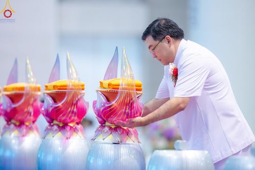 ภาพ No.160235:พิธีทอดผ้าป่าสมทบกฐินวัดพระธรรมกาย และสมทบกฐิน 30,000 วัดทั่วไทย ครั้งที่ 3 ณ สภาธรรมกายสากล วัดพระธรรมกาย วันพฤหัสบดีที่ 10 ตุลาคม พ.ศ. 2567