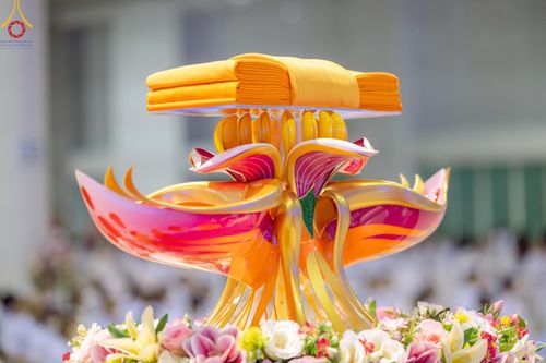 ภาพ No.167604:พิธีตักบาตรและพิธีบูชาข้าวพระ ในวันอาทิตย์ที่ 3 พฤศจิกายน พ.ศ. 2567 ณ วัดพระธรรมกาย