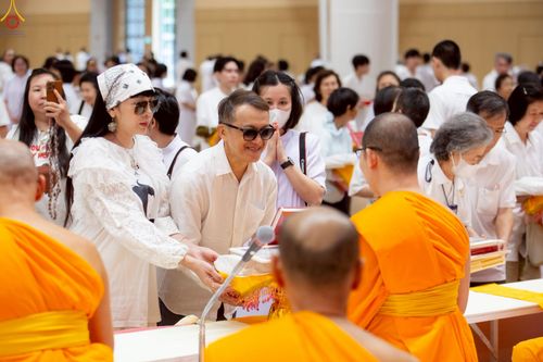 ภาพ No.228431:วันอาทิตย์ที่ 8 มิถุนายน พ.ศ. 2568 พิธีถวายทุนสนับสนุนพระไตรปิฎกฉบับธรรมชัย และอนุรักษ์คัมภีร์โบราณ ณ ห้องแก้วสารพัดนึก 2 วัดพระธรรมกาย