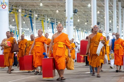 ภาพ No.147165:พิธีมุทิตาสักการะพระภิกษุ ผู้สอบได้เปรียญธรรม 9 ประโยคระดับโลกปีที่ 36, พิธีมอบโล่เกียรติยศและทุนการศึกษา สำนักเรียนบาลีดีเด่นทั่วประเทศ, พิธีถวายมหาสังฆทานคณะสงฆ์ 2,000 กว่าวัด ทั่วประเทศ ปีที่ 24, พิธีถวายไทยธรรมคณะสงฆ์ 323 วัด 4 จังหวัดชายแดนภาคใต้