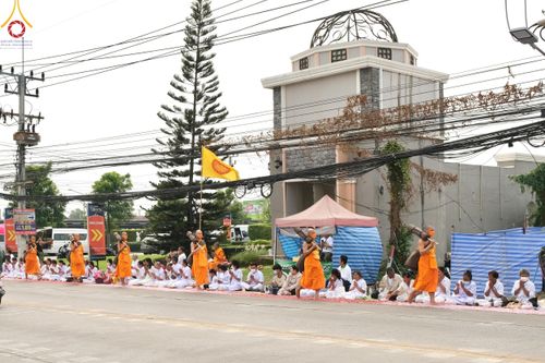 ภาพ No.120127:พิธีต้อนรับพระธรรมยาตรา ในโครงการธรรมยาตรา กตัญญูบูชา มหาปูชนียาจารย์ พระมงคลเทพมุนี(สด จนฺทสโร) พระผู้ปราบมาร อนุสรณ์สถาน 7 แห่ง ปีที่ 12 วันที่ 28 มกราคม พ.ศ. 2567 ณ วัดพระธรรมกาย จ.ปทุมธานี