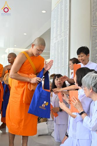 ภาพ No.223852:วันอาทิตย์ที่ 11 พฤษภาคม พ.ศ. 2568 พิธีอุปสมบทสามเณรเปรียญธรรมอุปสมบทอุทิศชีวิต 9 รูป อุบาสก 1 ท่าน ณ อุโบสถพระไตรปิฏกวัดพระธรรมกาย