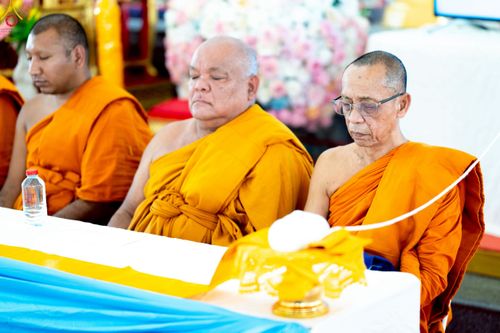 ภาพ No.234493:วันพฤหัสบดีที่ 24 กรกฎาคม พ.ศ. 2568 พิธีถวายสังฆทานแก่คณะสงฆ์ 323 วัด , พิธีมอบกองทุนหนุนแรงใจช่วยครูใต้ , พิธีทำบุญส่วนกุศลแด่ผู้วายชนม์ ในเหตุการณ์ความไม่สงบ 4 จังหวัด ชายแดนภาคใต้ (ปัตตานี , ยะลา , นราธิวาส , สงขลา) ปีที่ 21 ครั้งที่ 179 ณ วัดเวฬุวัน 