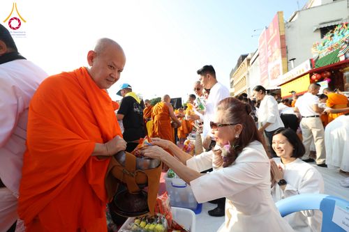 ภาพ No.312661:วันอาทิตย์ที่ 8 มีนาคม พ.ศ.2569 ทำบุญเมืองนครราชสีมา 558 ปี ตักบาตรพระ 10,000 รูป