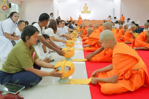 ภาพ No.216299:วันเสาร์ที่ 5 เมษายน พ.ศ. 2568 พิธีตัดปอยผม พิธีขอขมาผู้ปกครอง พิธีขอขมามอบผ้าไตร พิธีบรรพชา พิธีถวายบาตรสามเณร ณ ศูนย์ปฏิบัติธรรมและศูนย์อบรมเยาวชนเพชรบุรี ต.ท่าแลง อ.ท่ายาง จ.เพชรบุรี