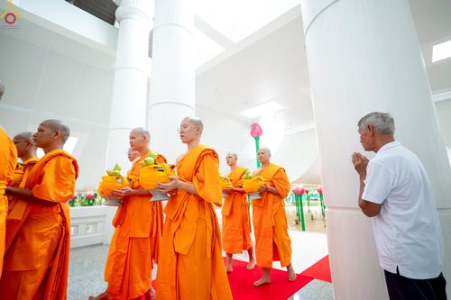 ภาพ No.229261:วันเสาร์ที่ 14 มิถุนายน พ.ศ. 2568 พิธีบรรพชา , พิธีถวายบาตร , พิธีอุปสมบท ในโครงการบรรพชาอุปสมบทหมู่ ผู้บริหารรุ่นที่ 15 และ อุดมศึกษา รุ่นที่ 52 ณ โบสถ์พระไตรปิฎก วัดพระธรรมกาย