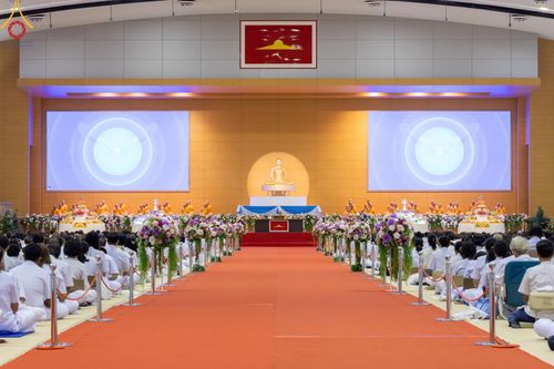 ภาพ No.136676:พิธีตักบาตร พิธีบูชาข้าวพระ ในวันอาทิตย์ต้นเดือนที่ 5 พฤษภาคม พ.ศ. 2567 ณ วัดพระธรรมกาย จ.ปทุมธานี