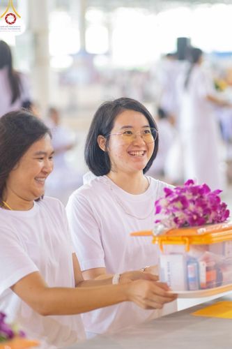 ภาพ No.159041:พิธีตักบาตร ในวันอาทิตย์ต้นเดือน วันที่ 6 ตุลาคม พ.ศ. 2567 ณ สภาธรรมกายสากล วัดพระธรรมกาย