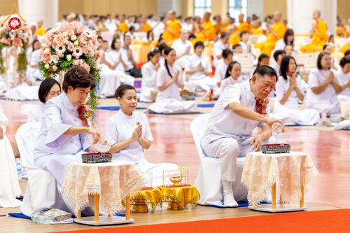 ภาพ No.272983:วันอาทิตย์ที่ 23 พฤศจิกายน พ.ศ.2568 พิธีมุทิตาสักการะ พระมหาเถระและพระเถระ ประจำปีพุทธศักราช 2568 ณ ห้องแก้วสารพัดนึก 2 สภาธรรมกายสากล  วัดพระธรรมกาย