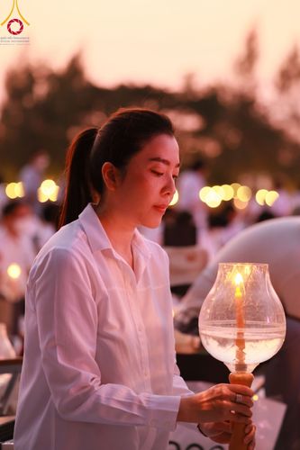 ภาพ No.109686:พิธีจุดประทีปถวายเป็นพุทธบูชา และบูชาธรรมมหาปูชนียาจารย์ วันที่ 10 มกราคม พ.ศ. 2567 ณ อนุสรณ์สถานคลองบางนางแท่น อ.สามพราน จ.นครปฐม