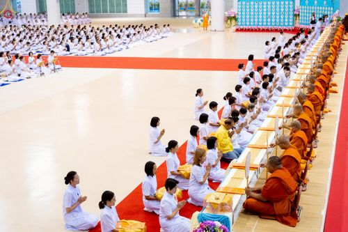 ภาพ No.233880:วันเสาร์ที่ 19 กรกฎาคม พ.ศ.2568 วันมหารำลึก ครั้งที่ 35 พิธีรำลึกถึงนักสร้างบารมี , พิธีสวดพระพุทธมนต์ , พิธีทอดผ้าบังสกุลและถวายไทยธรรม วัดพระธรรมกาย