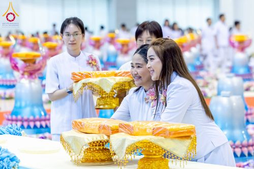 ภาพ No.215476:วันอาทิตย์ต้นเดือนที่ 6 เมษายน พ.ศ. 2568 ขบวนอัญเชิญผ้าป่าสมทบ มหาสังฆทาน 40,000 กว่าวัดทั่วประเทศ ณ สภาธรรมกายสากล วัดพระธรรมกาย