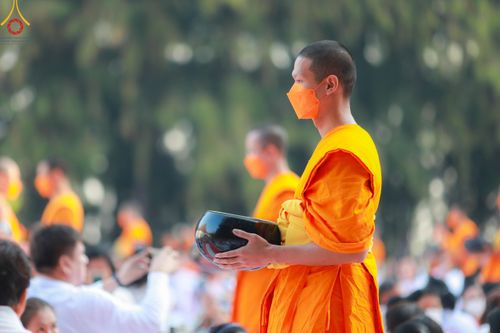 ภาพ No.107463:พิธีตักบาตรพระธรรมยาตราฯ ในโครงการธรรมยาตรากตัญญูบูชา มหาปูชนียาจารย์ พระมงคลเทพมุนี(สด จนฺทสโร) พระผู้ปราบมาร ปีที่ 12 ณ อนุสรณ์สถานมหาวิหารพระมงคลเทพมุนี อ.สองพี่น้อง จ.สุพรรณบุรี วันที่ 7 มกราคม พ.ศ. 2567