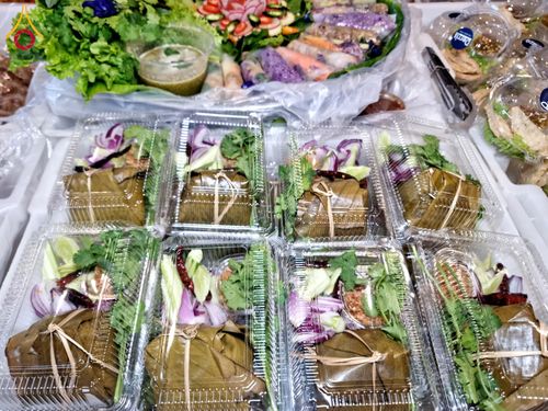 ภาพ No.202770:พิธีถวายภัตตาหารเป็นสังฆทาน แด่พระธรรมยาตรา ณ วัดพระธรรมกาย ตำบลคลองสาม อำเภอคลองหลวง จังหวัดปทุมธานี ในโครงการธรรมยาตรา กตัญญูบูชา มหาปูชนียาจารย์ พระมงคลเทพมุนี(สด จนฺทสโร) พระผู้ปราบมาร อนุสรณ์สถาน 7 แห่ง ปีที่ 13 วันที่ 28 มกราคม พ.ศ. 2568