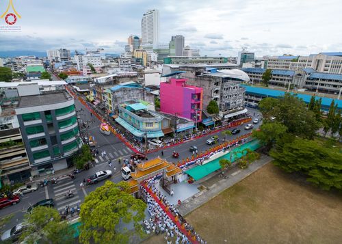 ภาพ No.128572:พิธีอัญเชิญพระบรมสารีริกธาตุ " ใจกลางเมืองนครหาดใหญ่ " เพื่อประดิษฐาน ณ มหารัตนเจดีย์สิริปทุมสวรรค์ (เจดีย์อริยพุทธะ 5 พระองค์) ศูนย์ปฏิบัติธรรมภาคใต้ อ.บางกล่ำ จ.สงขลา  วันที่ 9 มีนาคม พ.ศ. 2567 (ชุดที่ 2)