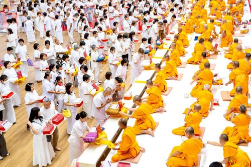 ภาพ No.228406:วันอาทิตย์ที่ 8 มิถุนายน พ.ศ. 2568 พิธีถวายทุนสนับสนุนพระไตรปิฎกฉบับธรรมชัย และอนุรักษ์คัมภีร์โบราณ ณ ห้องแก้วสารพัดนึก 2 วัดพระธรรมกาย