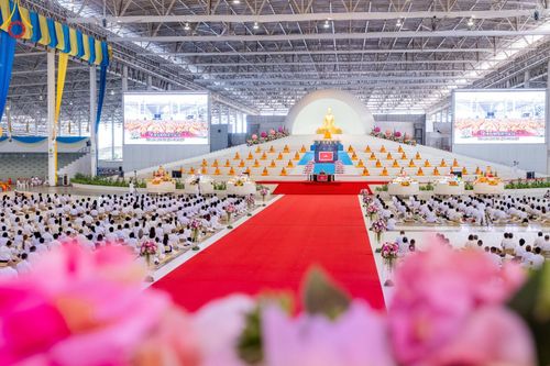 ภาพ No.151250:พิธีบูชาข้าวพระ ในวันอาทิตย์ต้นเดือน วันที่ 1 กันยายน พ.ศ. 2567 ณ สภาธรรมกายสากล วัดพระธรรมกาย