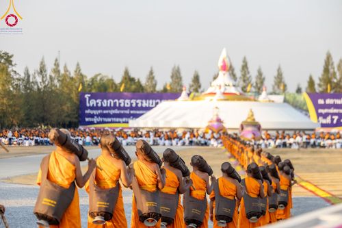 ภาพ No.107948:พิธีต้อนรับพระธรรมยาตรา ในโครงการธรรมยาตรากตัญญูบูชา มหาปูชนียาจารย์ พระมงคลเทพมุนี(สด จนฺทสโร) พระผู้ปราบมาร อนุสรณ์สถาน 7 แห่ง ปีที่ 12 วันที่ 7 มกราคม พ.ศ. 2567 ณ อนุสรณ์สถานคลองบางนางแท่น  อ.สามพราน จ.นครปฐม