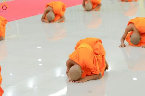 ภาพ No.216274:วันเสาร์ที่ 5 เมษายน พ.ศ. 2568 พิธีตัดปอยผม พิธีขอขมาผู้ปกครอง พิธีขอขมามอบผ้าไตร พิธีบรรพชา พิธีถวายบาตรสามเณร ณ ศูนย์ปฏิบัติธรรมและศูนย์อบรมเยาวชนเพชรบุรี ต.ท่าแลง อ.ท่ายาง จ.เพชรบุรี