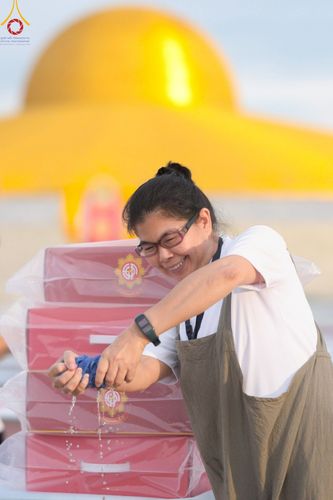 ภาพ No.219161:วันที่ 19-21 เมษายน พ.ศ. 2568 การเตรียมงานในลานธรรม , วิหารคด เพื่องานวันคุ้มครองโลก 22 เมษายน พ.ศ. 2568