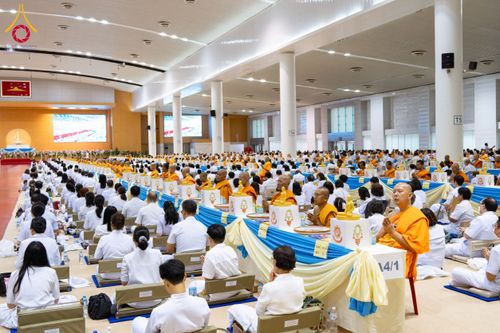 ภาพ No.60032:พิธีเจริญพระพุทธมนต์ "ฉลองอายุวัฒนมงคล 80 ปี หลวงพ่อธัมมชโย" พิธีถวายไทยธรรม คณะสงฆ์ 10,000 กว่าวัดทั่วประเทศ ในวันคุ้มครองโลก วันจันทร์ที่ 22 เมษายน พ.ศ. 2567 ณ สภาธรรมกายสากล วัดพระธรรมกาย จ.ปทุมธานี