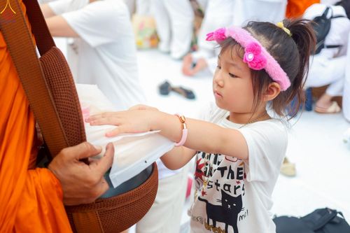 ภาพ No.237146:วันอาทิตย์ที่ 10 สิงหาคม พ.ศ. 2568 มหาสังฆทานครั้งยิ่งใหญ่ ตักบาตรพระ 10,000 รูป ถ.นิพัทธ์อุทิศ 3 ใจกลางนครหาดใหญ่ จ.สงขลา (ชุดที่ 2)