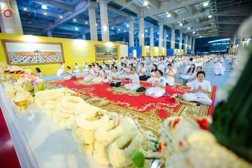 ภาพ No.154899:พิธีจุดประทีป, พิธีฉลองชัยสวดมนต์บทธัมมจักกัปปวัตนสูตร ณ มหารัตนวิหารคด วัดพระธรรมกาย วันอังคารที่ 17 กันยายน พ.ศ. 2567