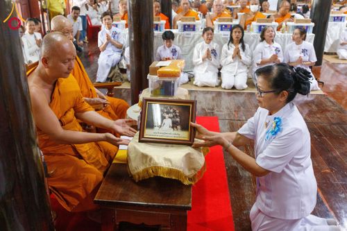 ภาพ No.202233:พิธีเจริญพระพุทธมนต์ ปฏิบัติธรรม มอบทุนการศึกษา ถวายสังฆทาน 108 วัด เพื่อถวายเป็นพุทธบูชา และขับเคลื่อนโครงการหมู่บ้านรักษาศีล 5 โดยคณะสงฆ์จังหวัดนครปฐม คณะศิษยานุศิษย์วัดพระธรรมกาย โครงการธรรมยาตรา ปีที่ 13 ณ วัดบางปลา อำเภอบางเลน จังหวัดนครปฐม