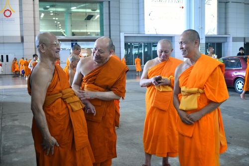 ภาพ No.146177:วันมหารำลึก ครั้งที่ 34 พิธีร่วมรำลึกถึงนักสร้างบารมีที่ล่วงลับไปแล้ว , พิธีสวดพระพุทธมนต์ ณ ห้องแก้วสารพัดนึก 1 วัดพระธรรมกาย วันเสาร์ที่ 27 กรกฎาคม พ.ศ. 2567