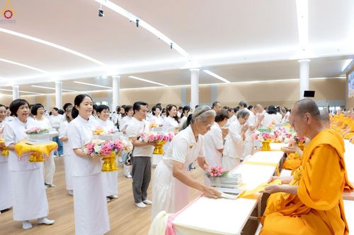 ภาพ No.225433:วันอาทิตย์ที่ 18 พฤษภาคม พ.ศ. 2568 พิธีร่วมบุญการศึกษา พระภิกษุ สามเณร ณ ห้องแก้วสารพัดนึก 2 วัดพระธรรมกาย