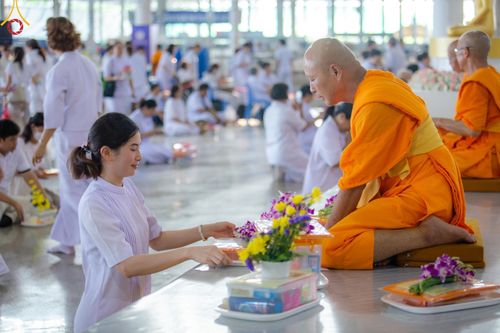 ภาพ No.136651:พิธีตักบาตร พิธีบูชาข้าวพระ ในวันอาทิตย์ต้นเดือนที่ 5 พฤษภาคม พ.ศ. 2567 ณ วัดพระธรรมกาย จ.ปทุมธานี