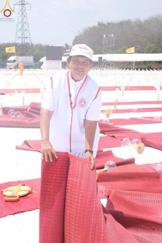 ภาพ No.130091:V.34 เพื่อธรรมเพื่อบางกล่ำ การรับบุญของเจ้าหน้าที่หน่วยงานต่างๆ  เพื่องานธรรมยาตราอัญเชิญพระบรมสารีริกธาตุ ประดิษฐาน ณ มหารัตนเจดีย์สิริปทุมสวรรค์ (เจดีย์อริยพุทธะ 5 พระองค์) ณ ศูนย์ปฏิบัติธรรมภาคใต้ อ.บางกล่ำ จ.สงขลา ระหว่างวันที่ 9-10 มีนาคม พ.ศ. 2567